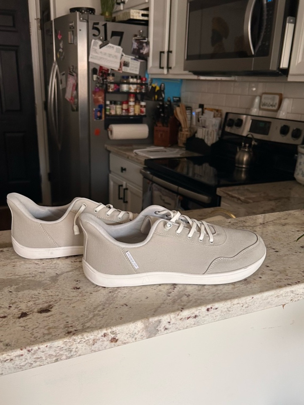 FREE GIFT /“NEW” HOBIBEAR SNEAKERS